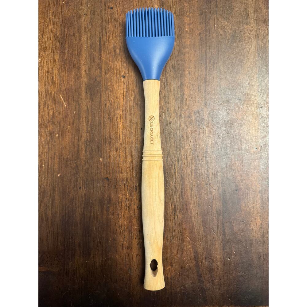 le creuset blue silicone and wooden BBQ brush